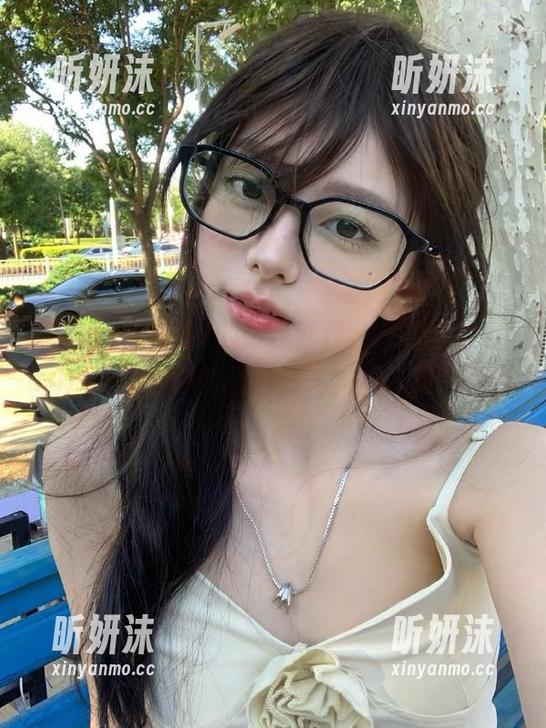走进Kuuko W的艺术世界，观看她以Faruzan为主题的精致图片，领略别样风情